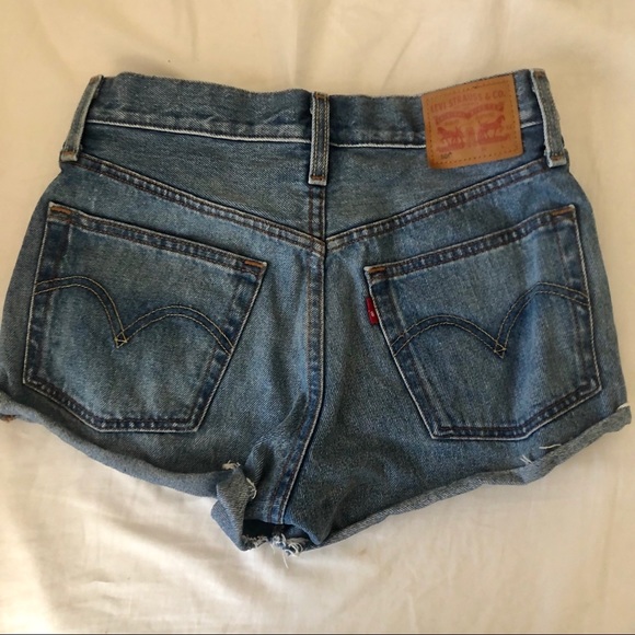 Levi’s 501 Midrise Shorts - Picture 2 of 3